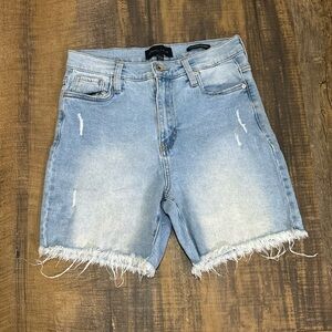 Kendall + Kylie shorts “The Boyfriend Bermuda”